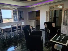 Plage à 1km! Appartement familial paisible avec vue sur MER et MONTAGNE, idéal pour des vacances relaxantes