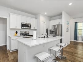 Tiger Tracks Townhome Stay in Baton Rouge - BC1009，位于巴吞鲁日的酒店