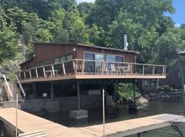 Sunset Haven Cottage，位于Aurora的酒店