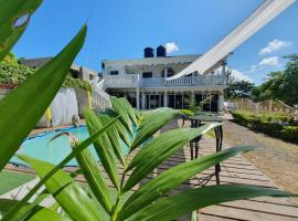 Sandy Bay Paradise Retreat - 7 Bedrooms，位于Sandy Bay的别墅