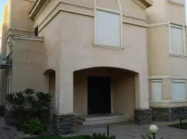 Villa Grand residence Auc شارع ال 90