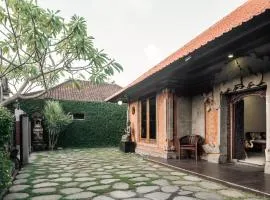 Segara Beach House Villa - Kuta