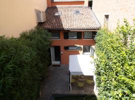 BolognaRoomscom - Isaia Garden Private Garden Spa Bath，位于博洛尼亚的别墅