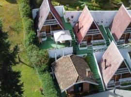Villa Valentina chalés com lareira e churrasqueira，位于坎波斯杜若尔当的酒店