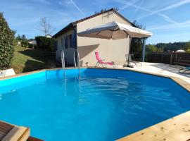 Maison privée clôturée, piscine hors-sol et spa，位于Proissans的酒店
