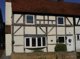 Lilac Cottage -Sleeps 6 -HOT TUB