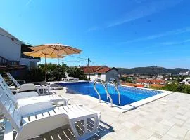 2bd Apt w Private Pool and City View "Keka"