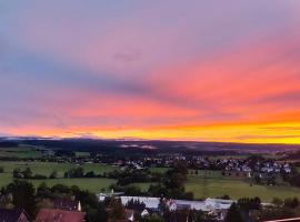 Schicke Ferien Wohnung mit tollem Ausblick in Schwarzwald.，位于菲林根-施文宁根的酒店