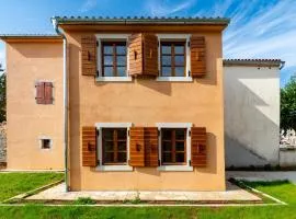 Amazing Home In Svetvincenat With Kitchen