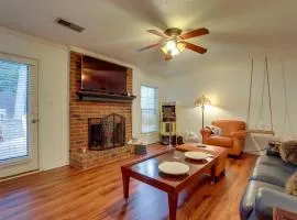 Quiet Marietta Townhome about 5 Mi to The Battery!