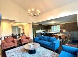Whispering Pines Muskoka 3BR 3 Ensuite Baths，位于Dwight的酒店