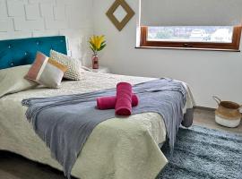 Hermoso departamento，位于洛斯安赫莱斯的酒店