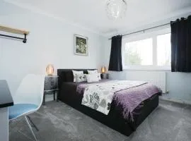 Llwyn Pia by N And N Stays Ltd, with Private Pool, Sauna and hot tub, perfect for relocation, workers or Your Ideal Getaway