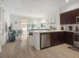 Santa Monica Mid-City 2Bedroom Pool & Parking，位于洛杉矶的胶囊旅馆