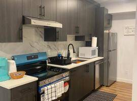 Pebbles' Cozy 2Bed Basement Suite - near Downtown，位于埃德蒙顿的乡村别墅