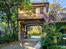 La Torre Bay Herradura Beach Condo，位于赫拉多拉的酒店