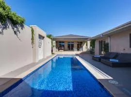 Kraimorie - Clifftop Entertainer Pool and World Class View