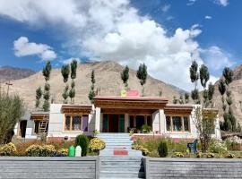 Mountain majesty guest house Ladakh by LexStays，位于努布拉的酒店