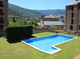 Apartamento dúplex en Sort con piscina，位于索特的酒店