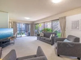 Bay Parklands, 56 2 Gowrie Ave - ground floor, air conditioned, wifi & Foxtel