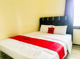 RedDoorz Syariah near Alun Alun Wonosobo 4，位于Kalianget的酒店