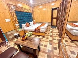 Hotel Leena Near Dal Lake，位于斯利那加的酒店