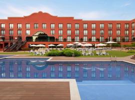 Dolce by Wyndham Barcelona Resort，位于圣埃斯特万-德萨斯罗维拉斯的酒店