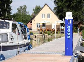 Ferienwohnung am See - Fischerhof Vipperow，位于Vipperow的酒店