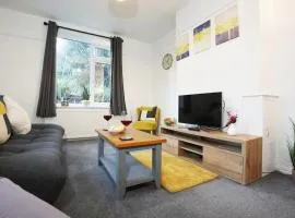 "Highfield House - Ideal for Contractors, Perfect for Long Stays & Free Parking!"