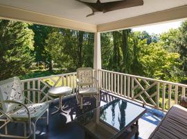 Private Downtown Sunny Retreat w/ Spacious Balcony