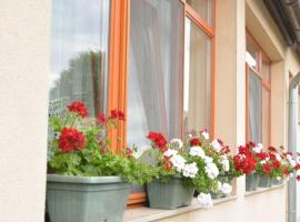 Neuhercz Apartmanok Halászi，位于Halászi的酒店