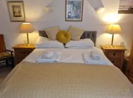 The Old Dairy, comfy 1 bedroom apartment with lounge,bathroom and kitchenette near town, pubs and walks