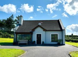 No's 6, 8 & 9 Dingle Lispole Holiday Homes，位于Lispole的酒店
