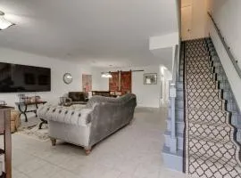 Beautiful 3 Bedroom- free parking 2M to Broadway