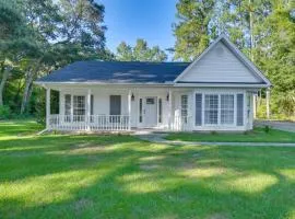 Peaceful Fairhope Cottage with Covered Patio!