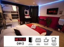 Red Room - Olympe Suites & Spa Lille, Croix, Roubaix