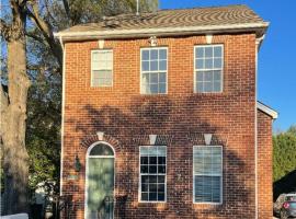 Cozy Corner Townhome，位于科尼利厄斯的酒店