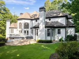 11580sqft Large Home By Airport