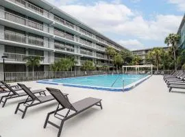 Luxury Orlando Condo Next to Disney with lake view