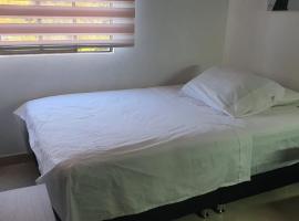 Habitación en apartamento compartido en Envigado，位于恩维加多的酒店