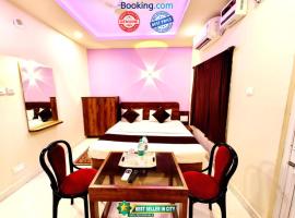 Goroomgo Blue Sagar Puri Near Sea Beach - Newly and Decorated Room with Fully Air Conditioning- Lift & Parking Facilities - Best Choice of Travellers，位于普里的酒店