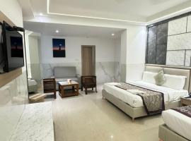 Hotel Avantika，位于勒克瑙Chaudhary Charan Singh International Airport - LKO附近的酒店