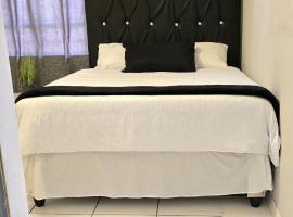 Vaal Self Catering close to Vaal Mall and Aquadome，位于范德拜尔帕克的酒店