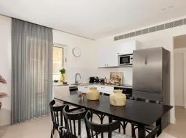 The J Luxury Apartments Near Mahane Yehuda - Perfect for Shabbat Stays