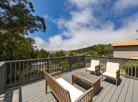 Entire Oceanview Coastal Retreat in Pacifica，位于帕西菲卡的酒店