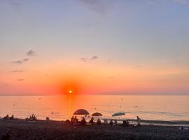 Aqua 18 room Batumi hotel，位于巴统的酒店