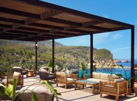 Cala San Miguel Hotel Ibiza, Curio Collection by Hilton, Adults only，位于圣米格尔港的酒店