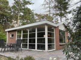 Relaxen in het bos met privésauna，位于霍尔滕的酒店