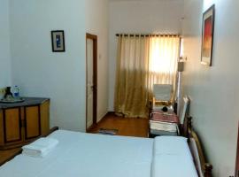 Hotel Prithesh tourist Home，位于Bantvāl的酒店