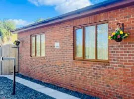 Rose Cottage with Hot Tub